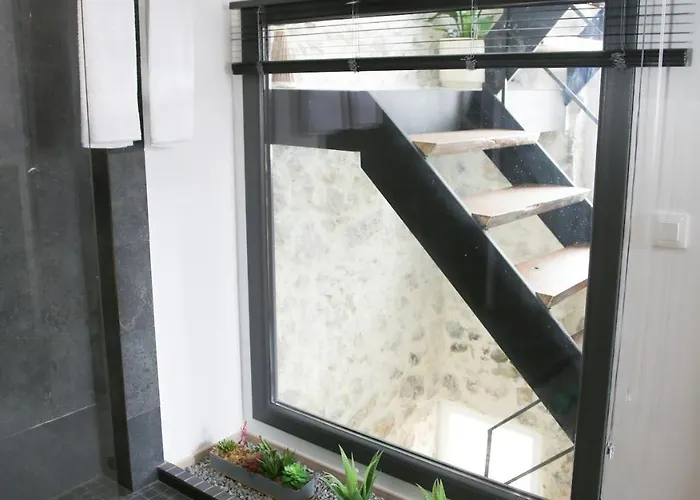 Апартаменти Charmante Maison Provencale Антіб