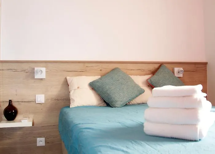 Апартаменти Charmante Maison Provencale Антіб